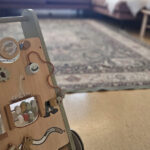 Ensikodin uusi olohuone. Etualalla lasten toimintalelu.